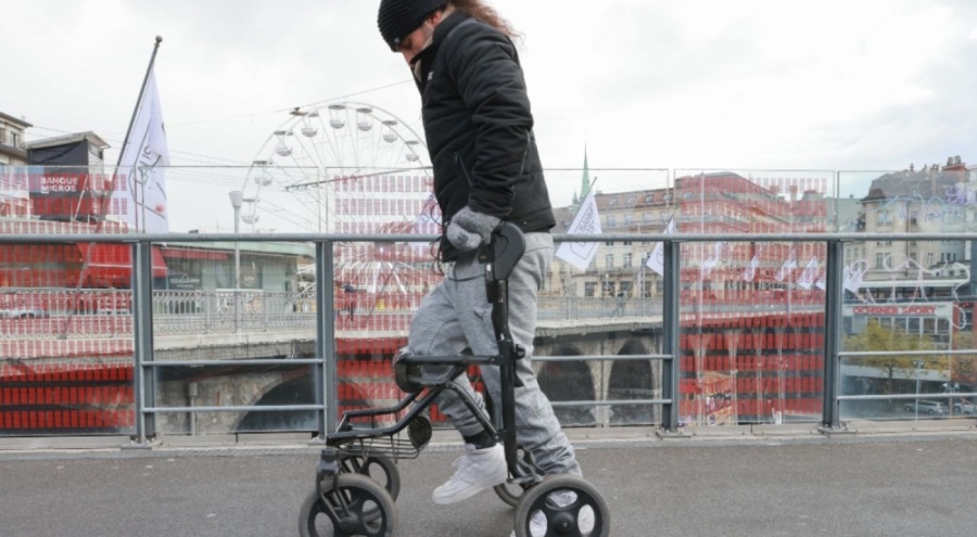 Felçli hasta yapay zeka sayesinde yeniden yürüyor