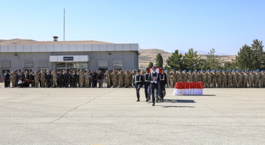 Kalp krizi sonucu şehit olan uzman çavuş memleketine uğurlandı