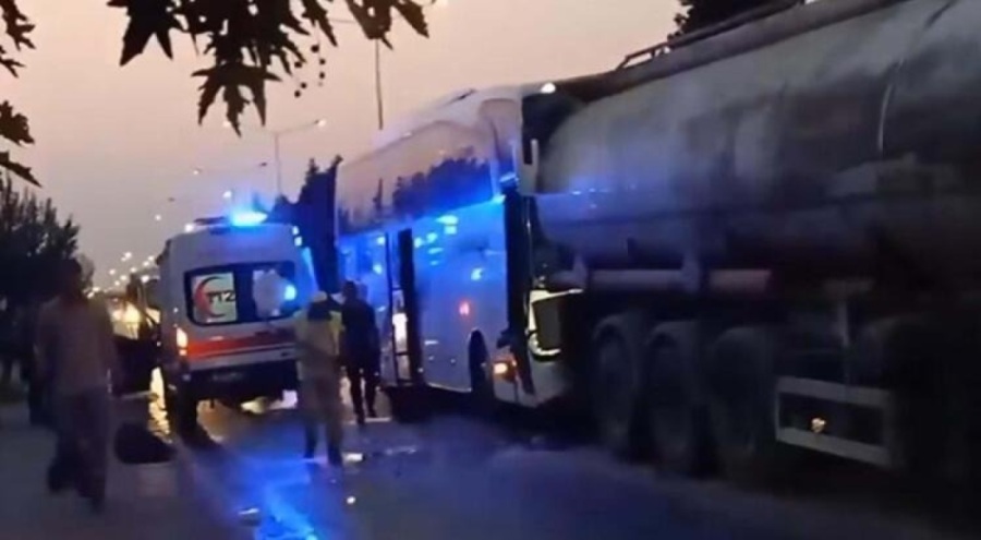 Korkunç kaza: Yolcu otobüsü tankere çarptı, çok sayıda yaralı