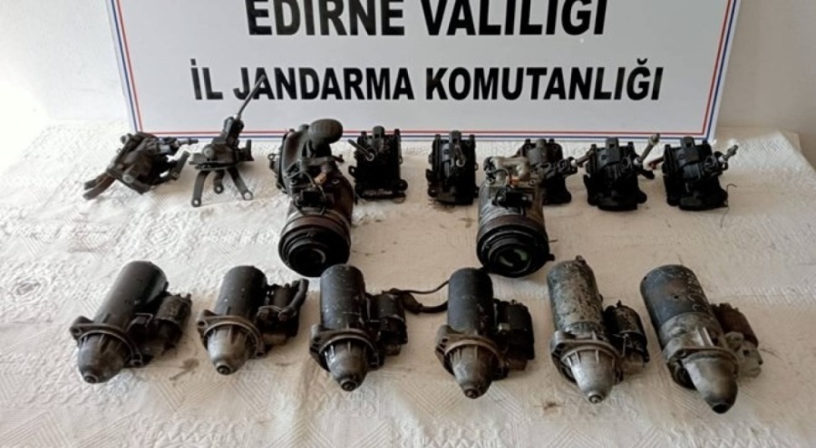 Edirne'de kargo baskını! Binlerce liralık araç parçasına el konuldu