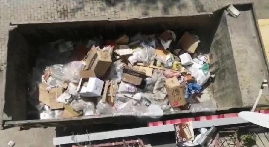 3 kişilik ailenin yaşadığı evden 2 kamyon çıktı