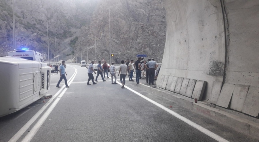 Artvin'de feci kaza: 11 yaralı