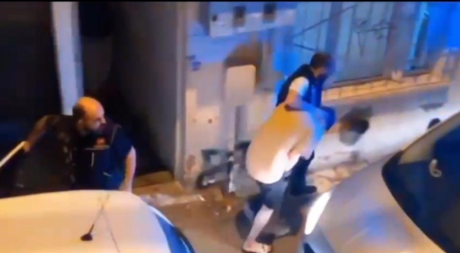 Bursa'da baskına giden polisleri mahalleli destekleyerek alkışlandı