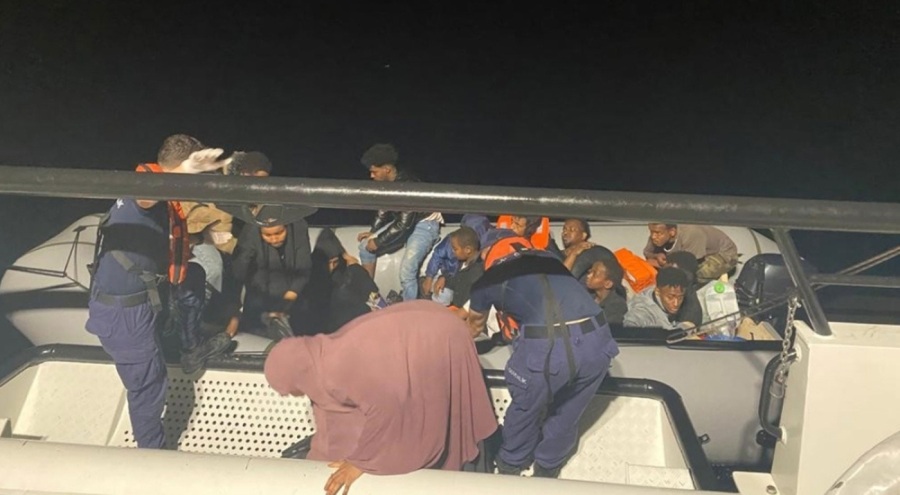Balıkesir'de 18 kaçak göçmen yakalandı