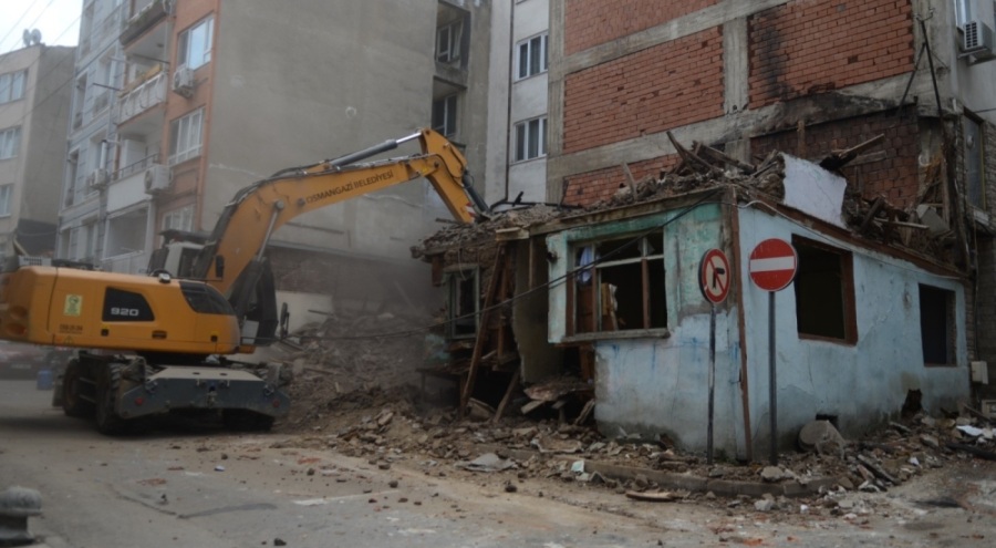 Bursa'da metruk binalar yıkılıyor