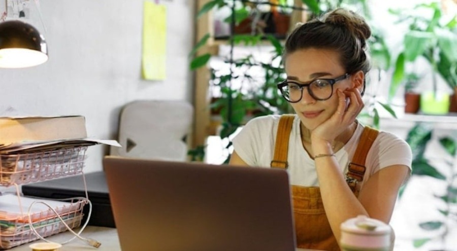 Mavi ışığı filtreleyen gözlükler işe yaramayabilir