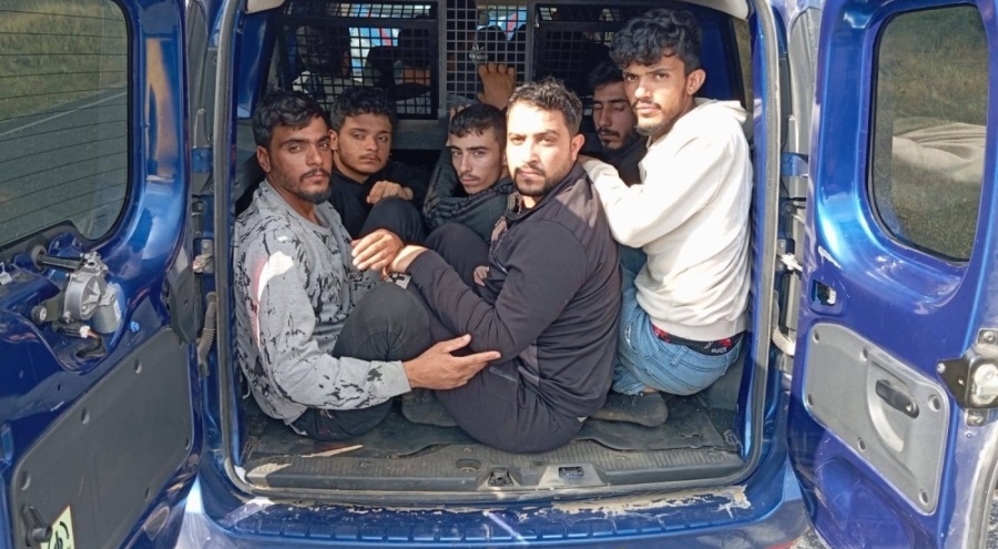 Edirne'de taksiden çıkan göçmen sayısı pes dedirtti