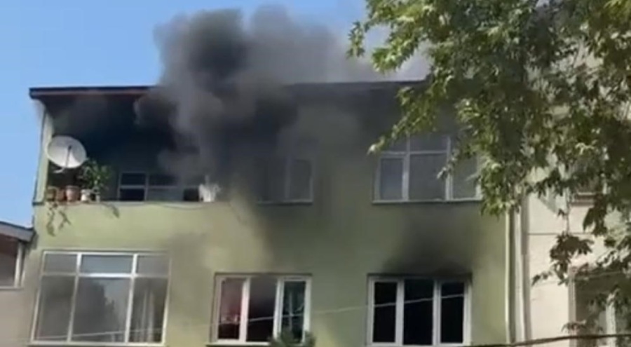 Bursa'da sinir krizi geçirip evini yaktı!