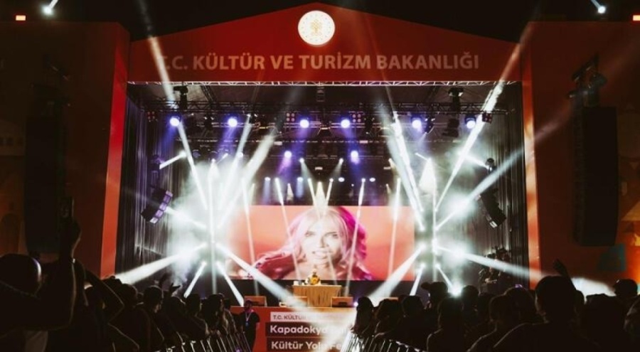 Festivalin ilk durağı Kapadokya'da ünlüler geçidi!