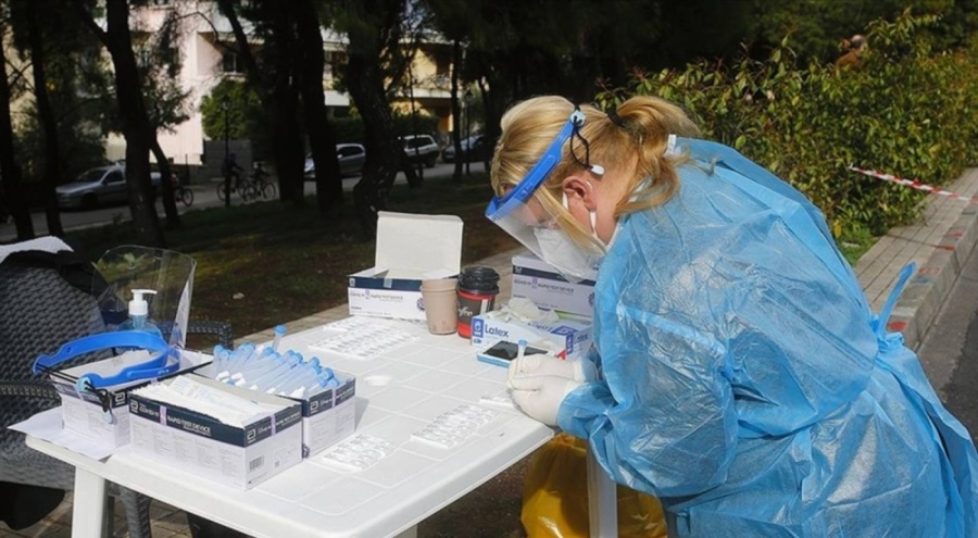 Covid-19'un yeni varyantı Yunanistan'ı sardı