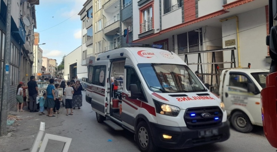 14 yaşındaki çocuk çatı katından havalandırma boşluğuna düştü