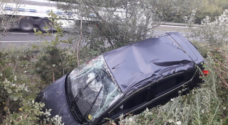 Bursa İnegöl'de otomobil şarampole uçtu! 2 yaralı