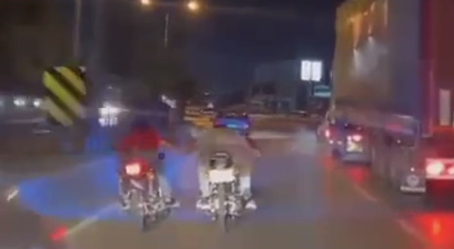 Bursa'da motosikletli gençler tehlike saçtı! Makas atarak yarıştılar