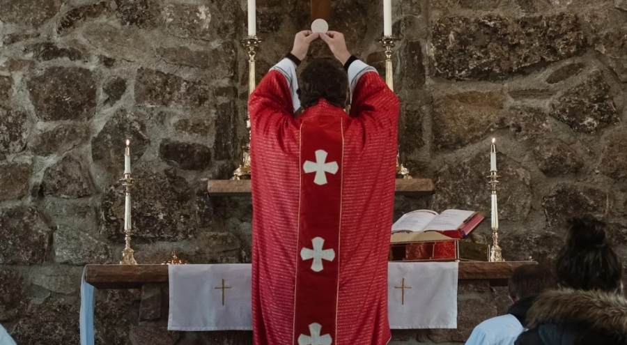 Üst düzey din adamlarından kilisede porno skandalı