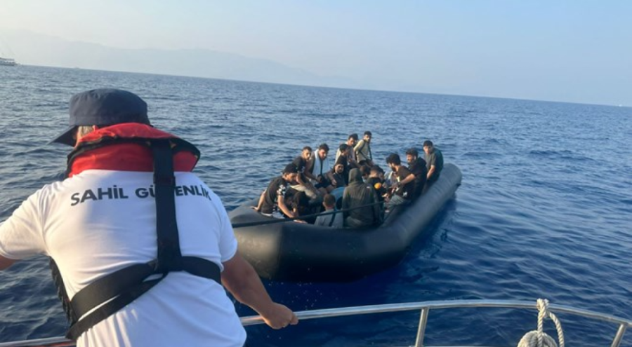 Muğla açıklarında 23 kaçak göçmen kurtarıldı