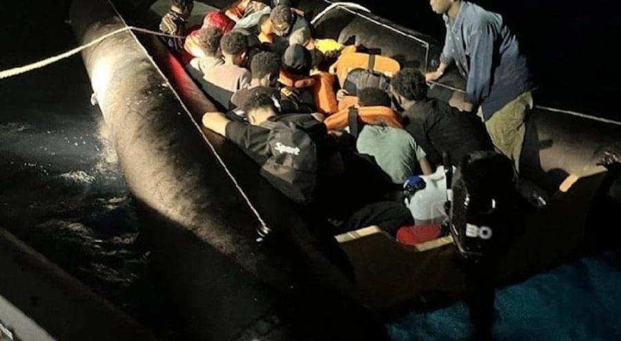 Kuşadası'nın açıklarında 59 düzensiz göçmen yakalandı