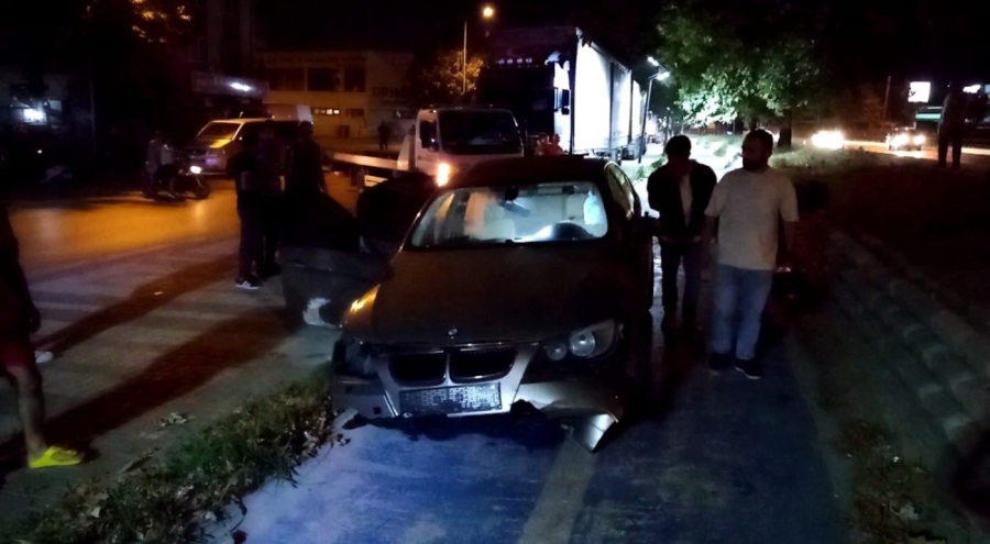 Bursa'da cipe çarpan otomobil, binanın otoparkına düştü! 1'i çocuk 5 yaralı