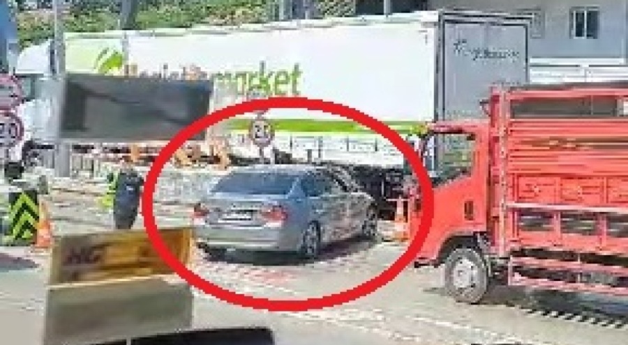 Bursa'da otoyolda gişe değiştiren otomobil trafiği böyle tehlikeye attı