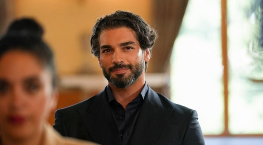 Oyuncu Şükrü Özyıldız Galataport'ta kapkaççı yakaladı