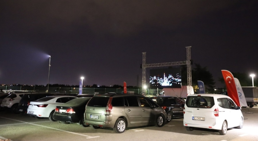 Bursa'da açık havada sinema keyfi