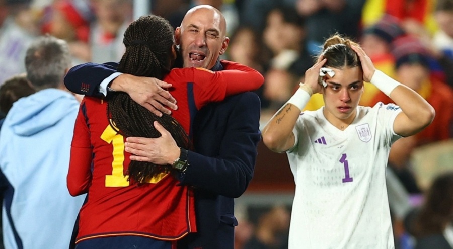 İspanya Futbol Federasyon Başkanı'ndan skandal hareket! Kadın futbolcu şoke oldu