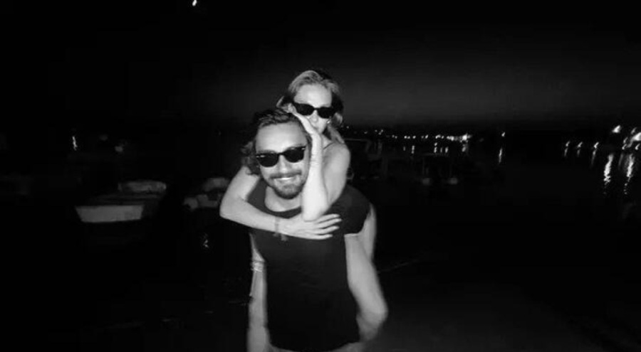 Alina Boz ile Umut Evirgen'den el ele poz