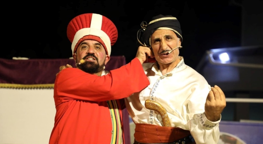 Bursa İnegöl'de tiyatro gecesi düzenlendi