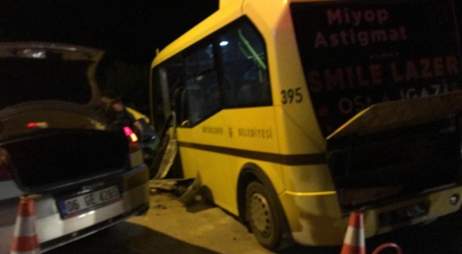 Bursa'da belediye otobüsü ile otomobil çarpıştı! Ölüler var