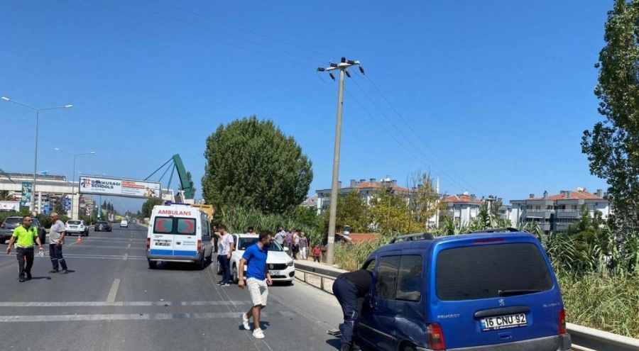 Bursa'da motosikletli sürücü damperli kamyonun altında kaldı!