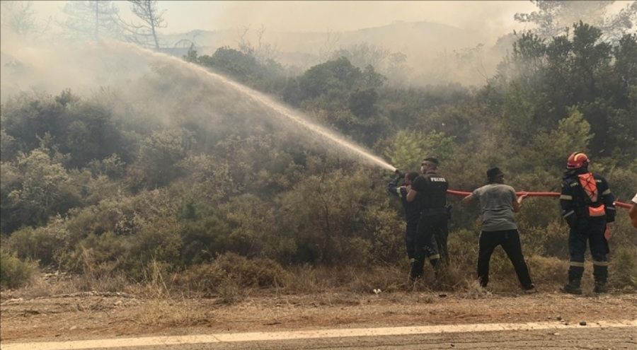 Yunanistan'daki yangında bir kişi yaşamını yitirdi