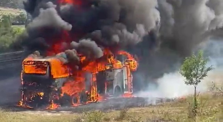 Erzurum'da yolcu otobüsü alev aldı
