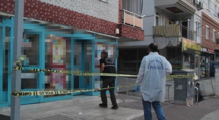 Antalya'da kadın cinayeti: Kovalayıp saklandığı depoda defalarca bıçakladı