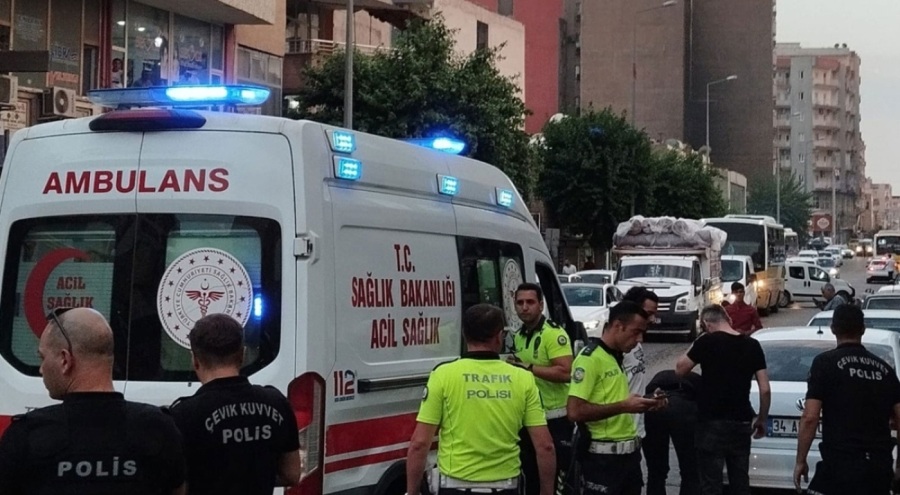 Çocuklarını odaya kilitleyip eşini 5 yerinden bıçaklayan koca, intihara teşebbüs etti!