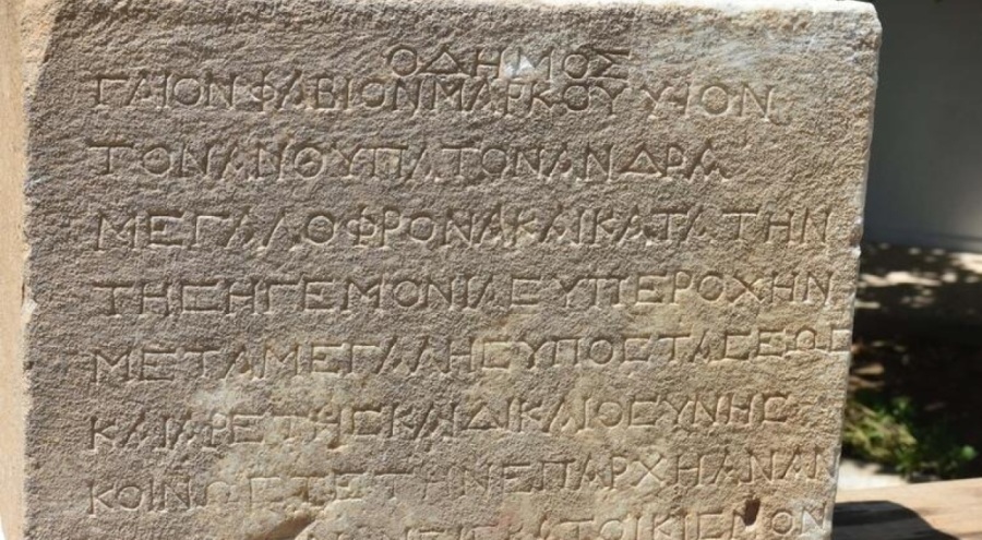 İzmir Metropolis Antik Kenti'ndeki kazılarda 2 bin yıllık yazıt bulundu