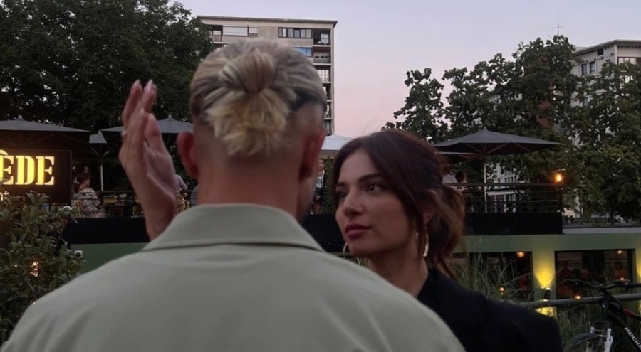 Melisa Aslı Pamuk'un aşkıyla pozu