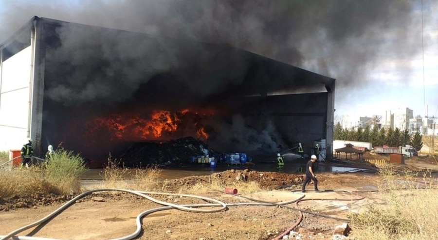 Geri dönüşüm tesisinde yangın