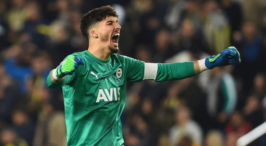 Altay Bayındır, Manchester United yolcusu!