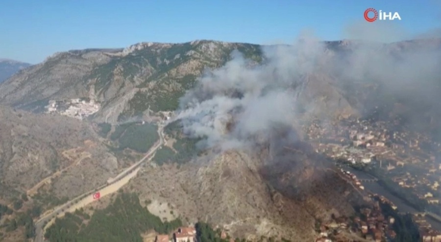 Amasya Kalesi'nde dev yangın!