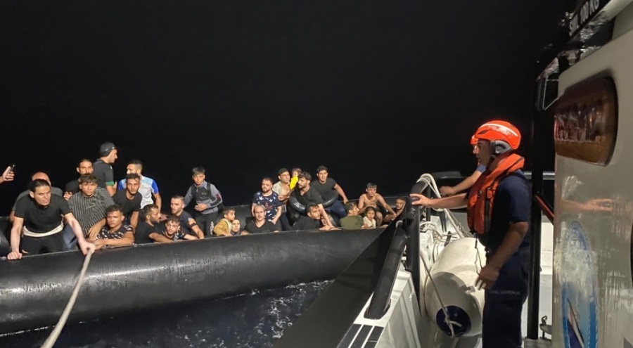 İzmir'de düzensiz göçmen operasyonunda 32 kişi yakalandı!