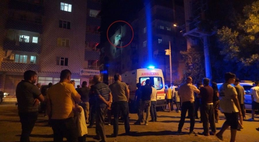 Siirt'te boşanma aşamasındaki eşinin evini ateşe veren koca, kafasına sıktı!