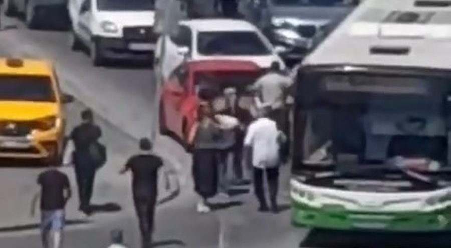 Bursa'da yol tartışmasında yumruklar konuştu!
