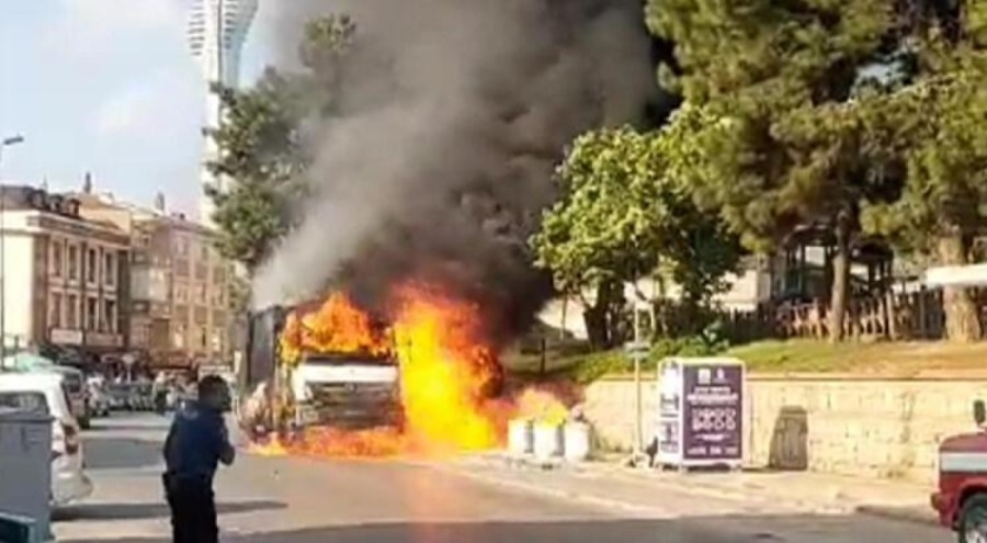 İstanbul'da çöp kamyonu cayır cayır yandı
