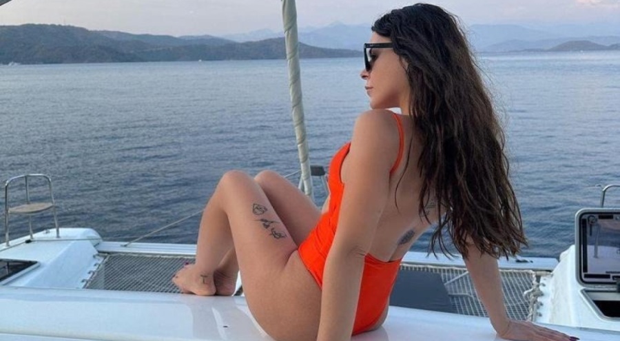 Simge Sağın'dan bikinili pozlar