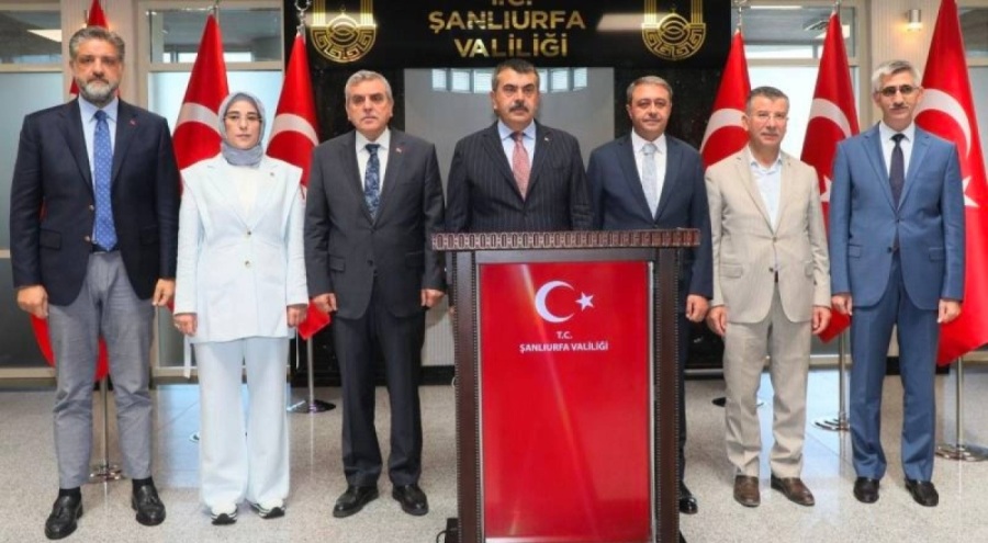 Bakan Tekin, Urfa Milli Eğitim Müdürü Sultanoğlu'na sahip çıktı