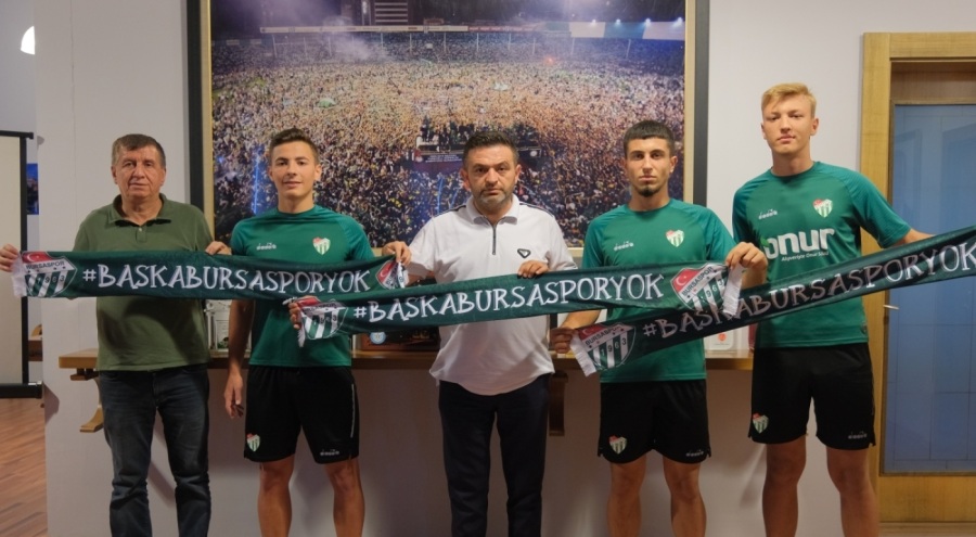 Bursaspor 3 futbolcuyla sözleşme imzaladı