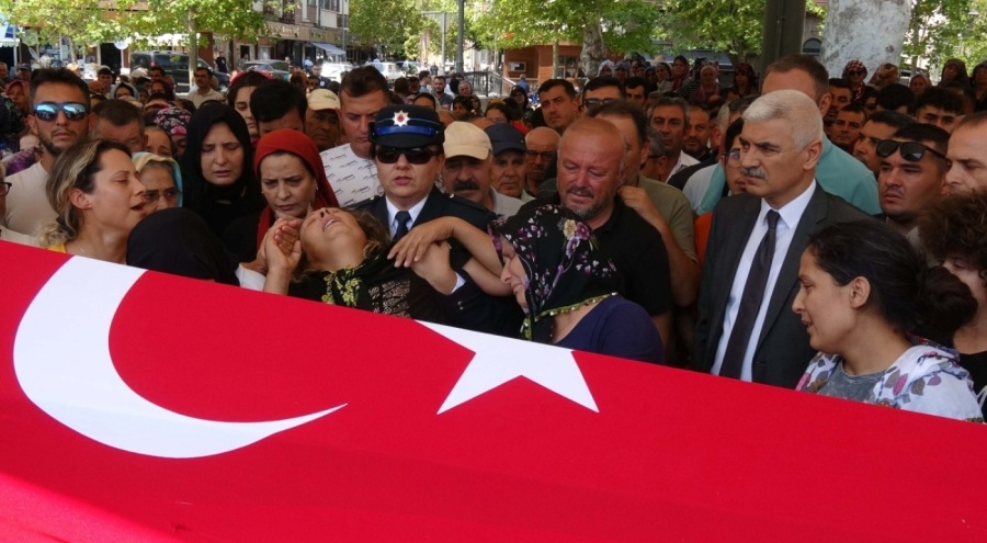 Kazada yaşamını yitiren polis memuru Melike, Balıkesir'de toprağa verildi