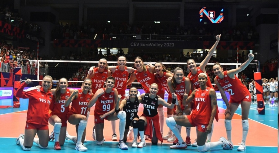 A Milli Kadın Voleybol Takımı 5'te 5 yaptı!