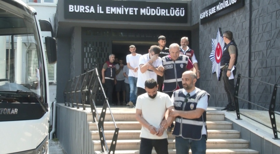Bursa'da aranan şahıslara şafak operasyonu: 44 gözaltı