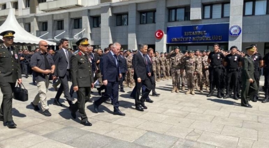 İstanbul'da düzenlenen operasyonda şehit düşen polis memuruna tören