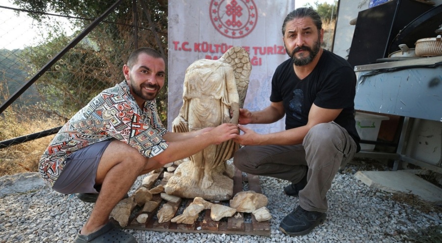 Antalya'da yeni keşif: 1800 yıllık "zafer tanrıçası" heykeli bulundu